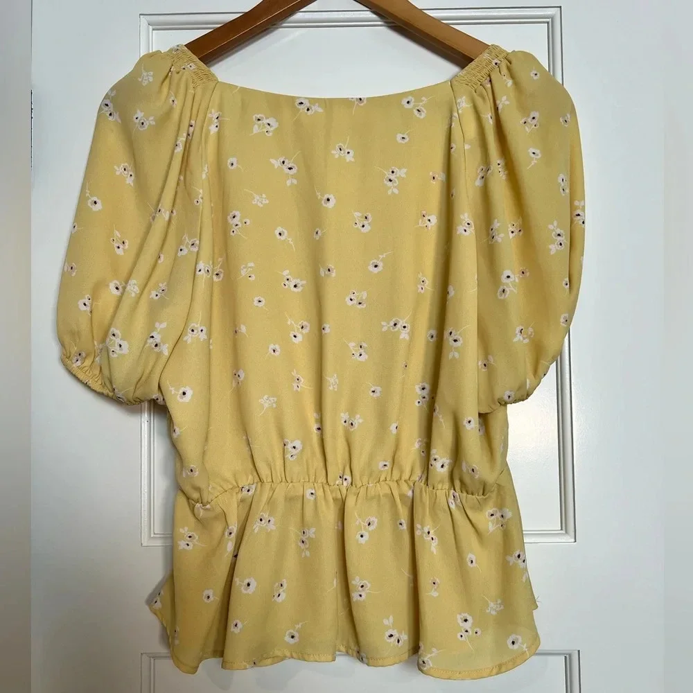 ASTR the Label Yellow Floral Puff Sleeve Blouse Faux Wrap (L)